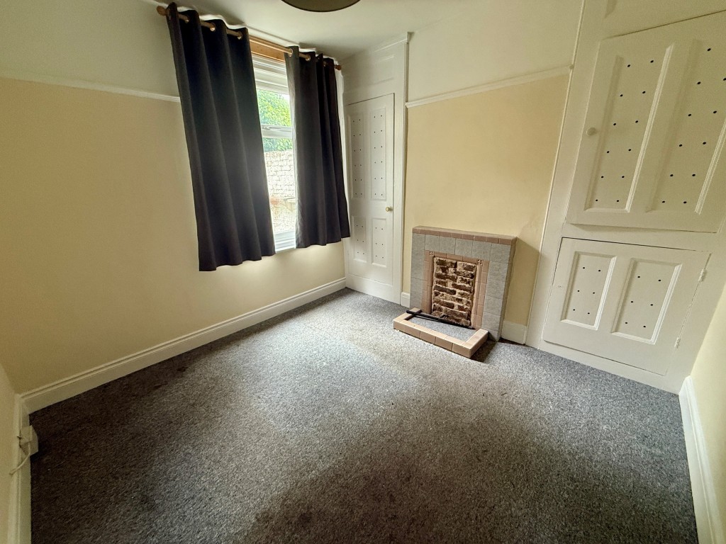 Lot: 146 - FREEHOLD PROPERTY ARRANGED AS TWO FLATS - Flat one bedroom